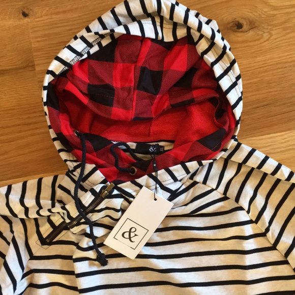 Ampersand Avenue Double Hood - Picture 2 of 5